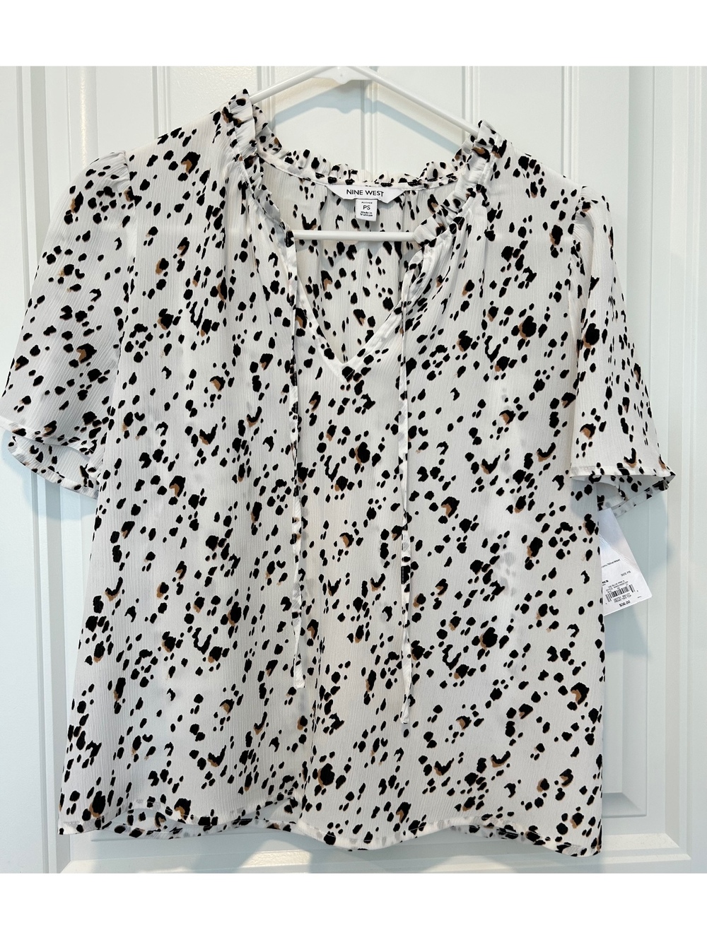 NWT leopard print blouse short sleeve with v neck and strings